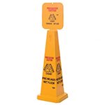 Cono de señalización color naranja con franjas reflectantes de alta visibilidad para piso mojado